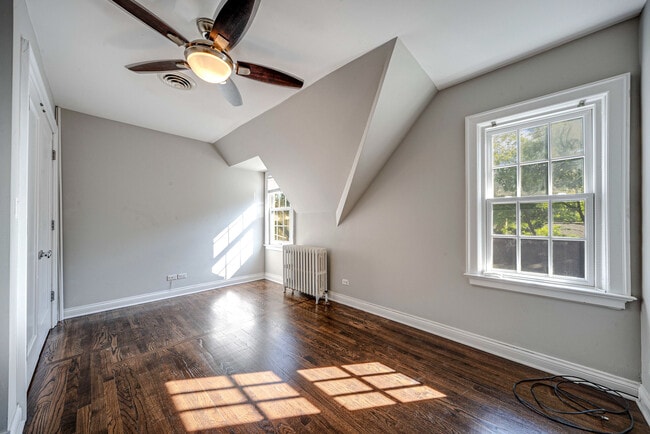 Building Photo - 662 Greenview Pl