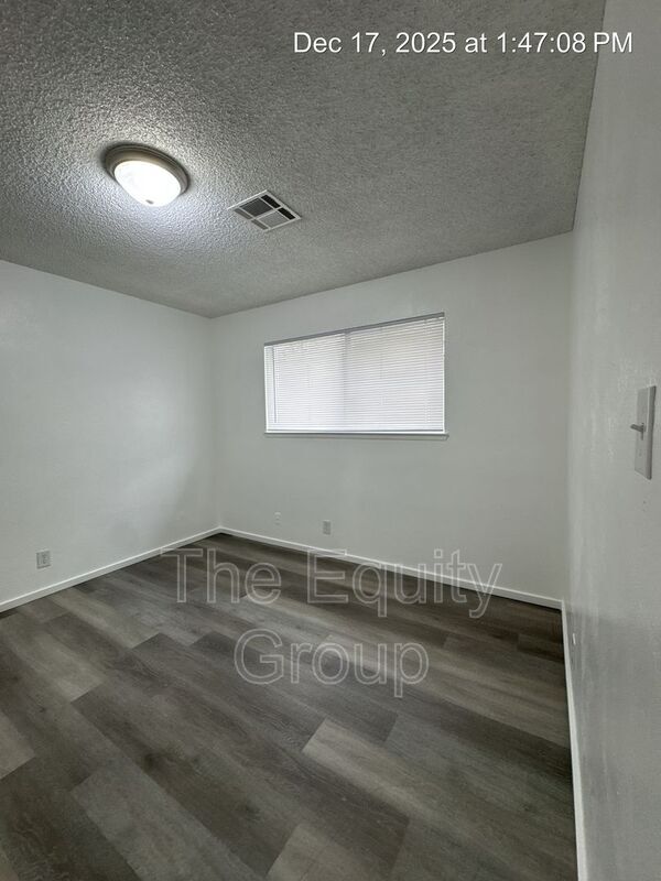 Building Photo - 2726 S Sallee Ct