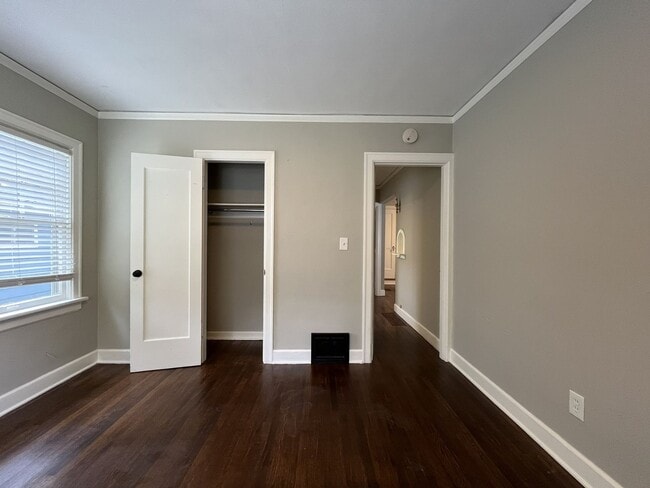 Building Photo - Stunning Rose City Park 5BD 2BA Home with Gas Fireplace Updated Finishes, Air Conditioning & Laun...
