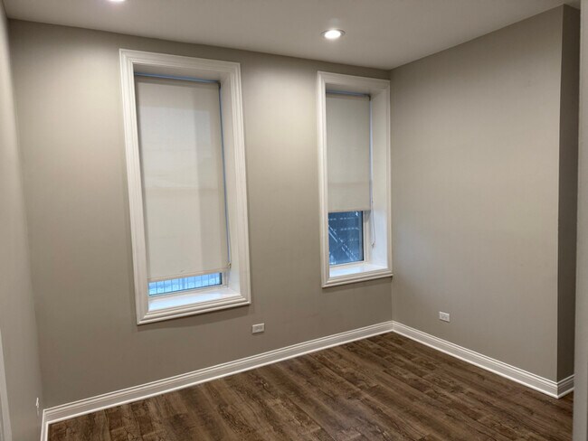 Building Photo - 2009 W 21st Pl