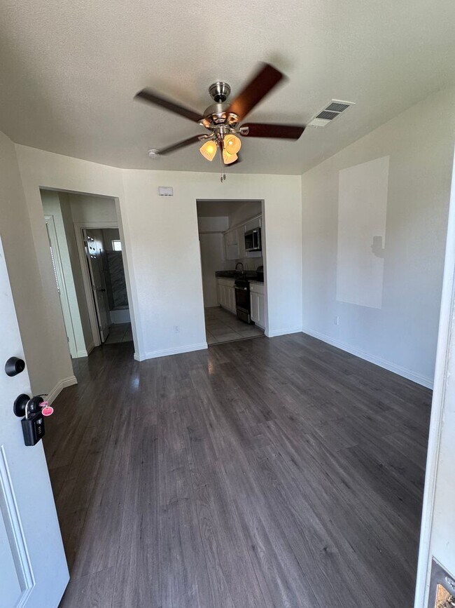 Building Photo - 4062