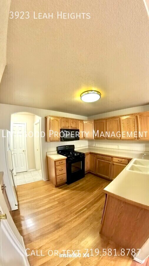 Building Photo - 3923 Leah Heights
