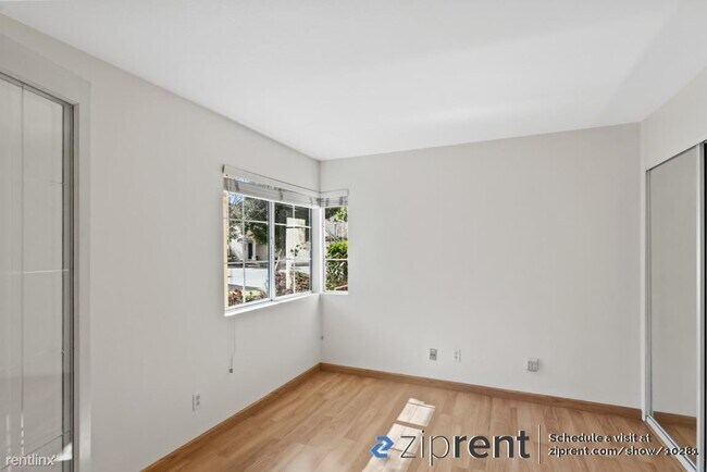 Building Photo - 4 br, 3 bath Townhome - 224 Meadowhaven Wa...