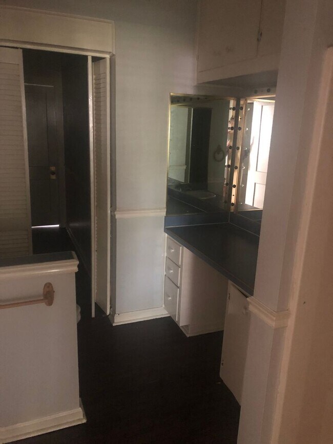 Building Photo - WONDERFUL SO. HIGHLANDS HOME.