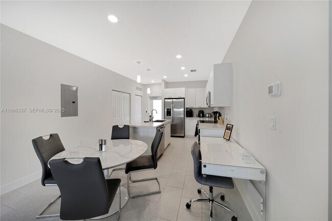 Building Photo - 8167 NW 41st St