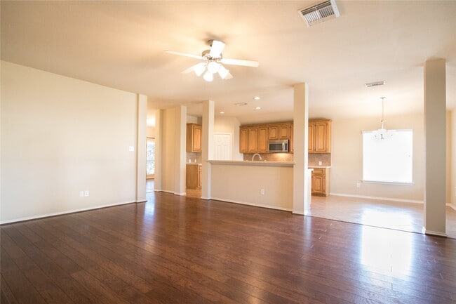 Building Photo - 416 Laddingford Ln