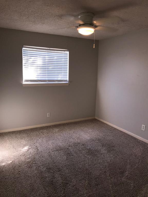 Building Photo - 107 E Willowick Ave