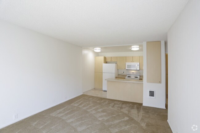 1 BR, 1 BA - 600 SF - La Jolla Canyon Apartments