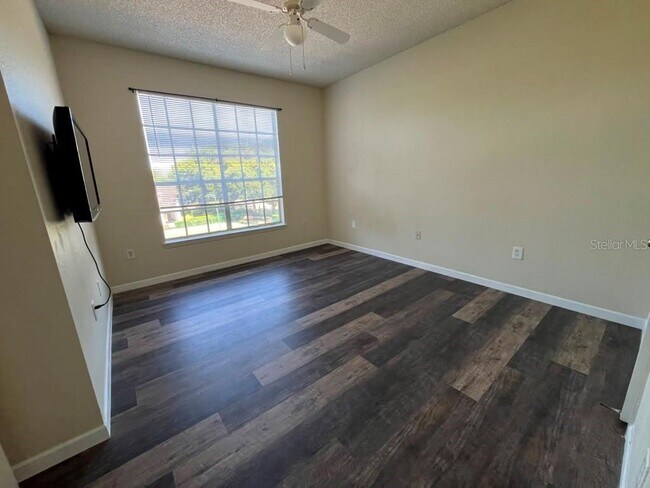 Building Photo - 13025 Mulberry Park Dr