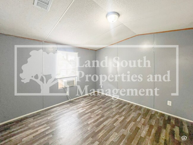 Building Photo - 425 Longfellow Blvd