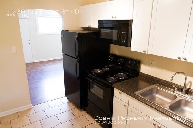 Building Photo - Gated 2BD APTS: RENOVATED - Courtyard w/ F...