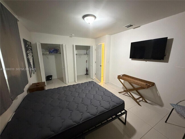 Building Photo - 1132 NW 38th St