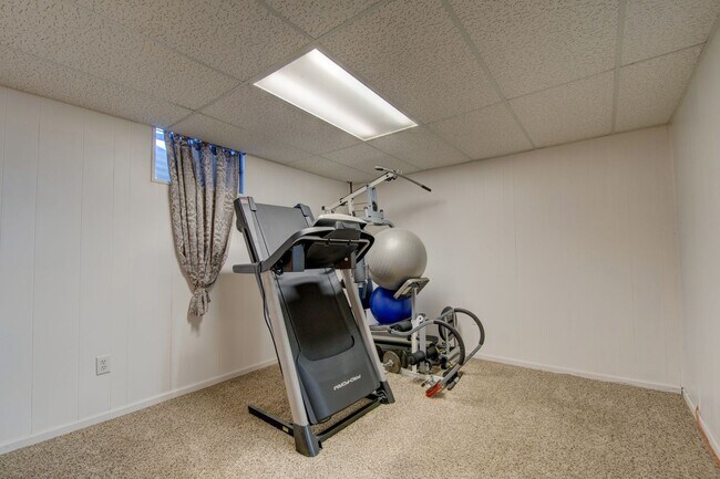 Building Photo - 5553 Crystal Way