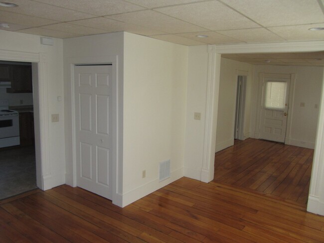 Building Photo - SUBLEASE OPPORTUNITY rent 1 bedroom or bot...