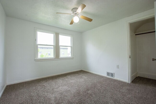 Building Photo - 5604 S 36th St