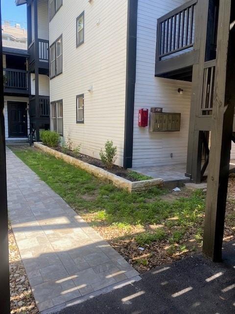 Building Photo - 912 W 22 1/2 St