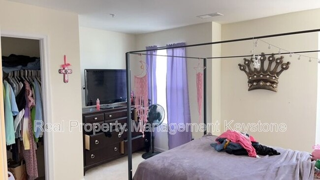 Building Photo - 261 Corey Dr