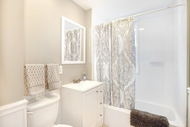 Building Photo - 10 Ticknor St