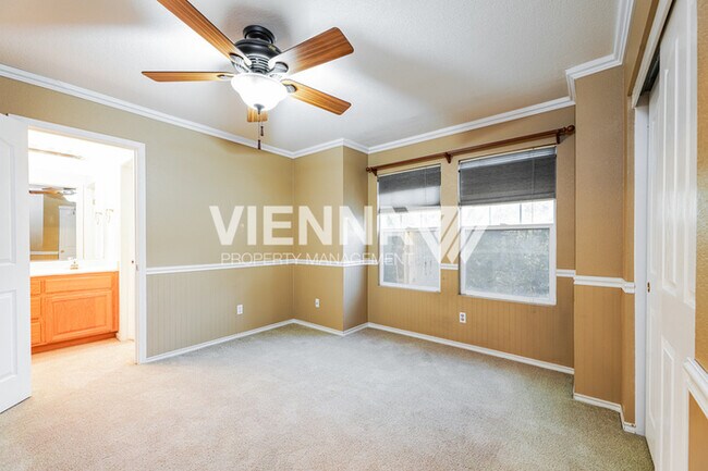 Building Photo - Spacious 4 Bedroom Home in Desirable Neighborhood