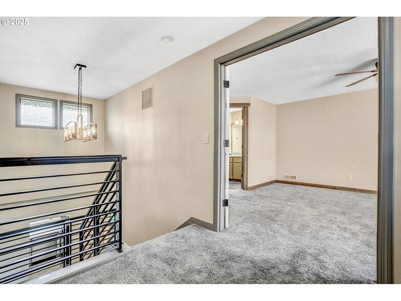 Building Photo - 3017 SE Brookwood Ave