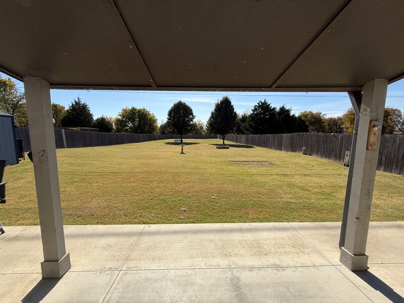 Building Photo - 3213 E Oakridge St