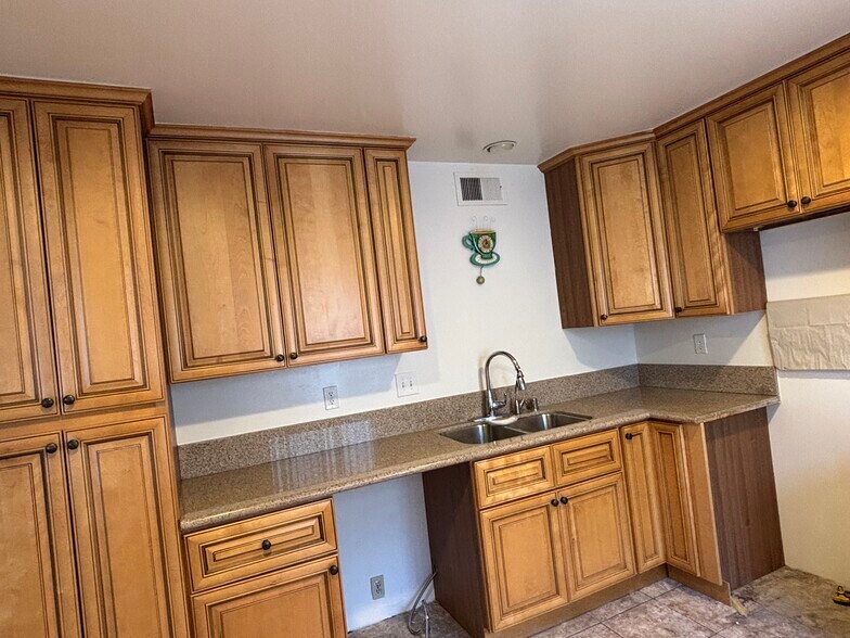 Building Photo - 7950 Via Latina