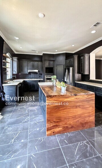 Building Photo - 4633 San Marcos Way