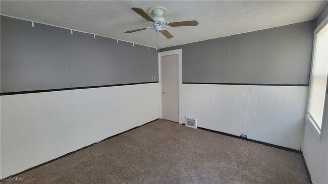 Building Photo - 3334 W 129th St