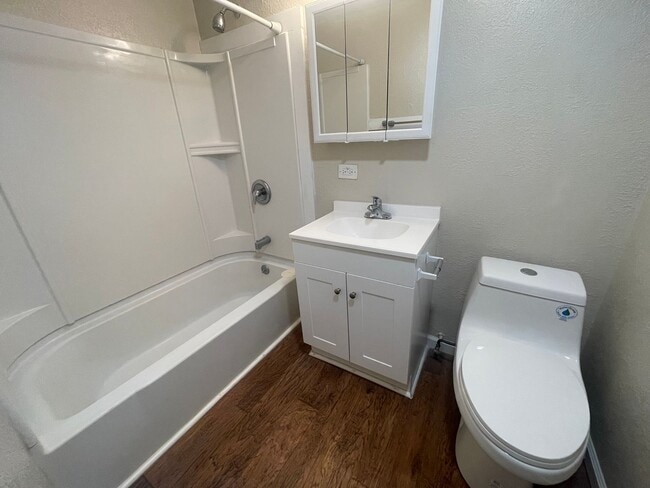 Building Photo - Tucked Away Antioch Home!