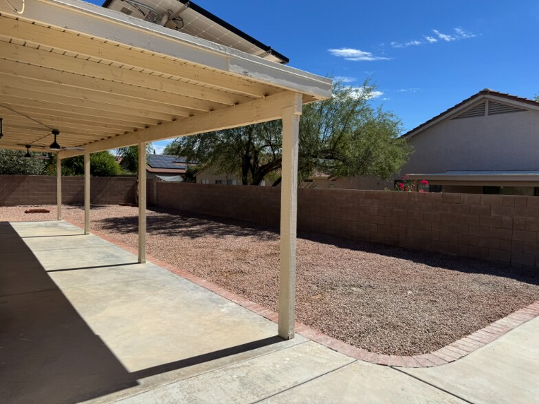 Building Photo - 8628 Esselmont Dr E