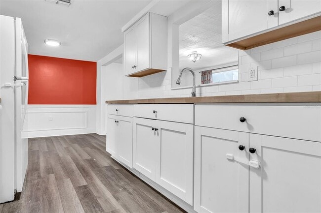 Building Photo - 4348 Shoreline Dr