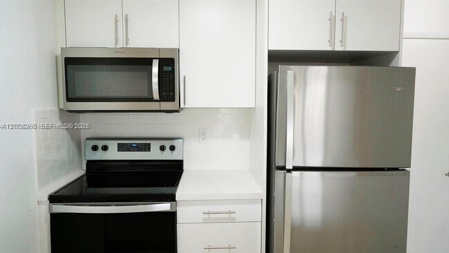 Building Photo - 2771 Riverside Dr