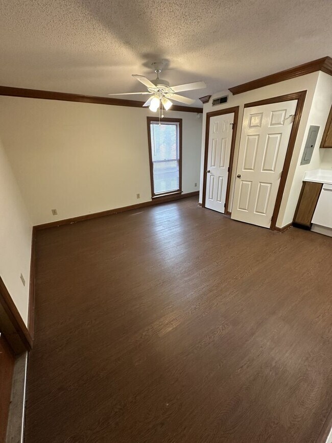 Building Photo - 1 Bedroom 1 Bathroom Condo!