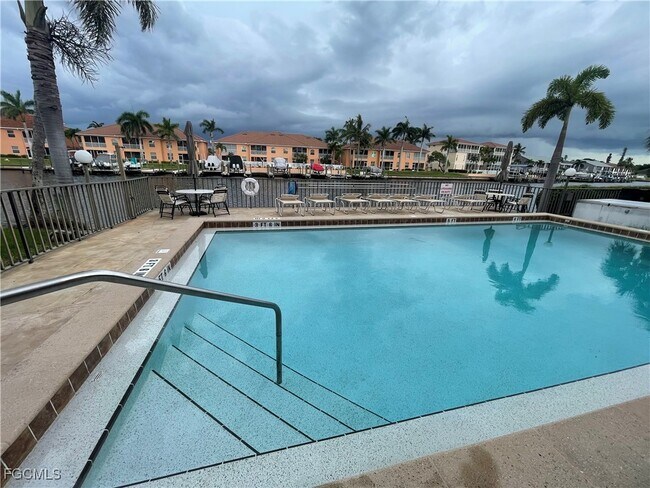 Building Photo - 4525 Country Club Blvd