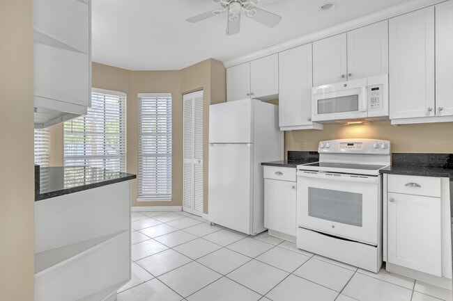 Building Photo - 604 Ocean Dunes Cir