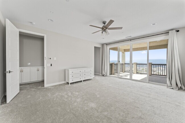 Building Photo - "Spacious Santa Clarita Sanctuary: 4-Bedro...