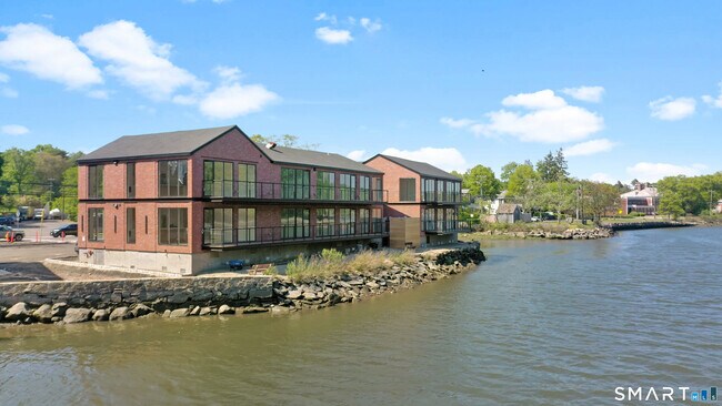 Building Photo - 251 Riverside Ave