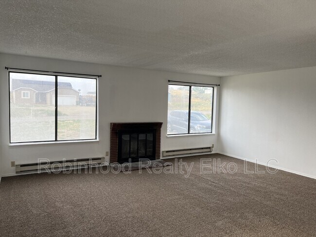 Building Photo - 395 Parkchester Dr