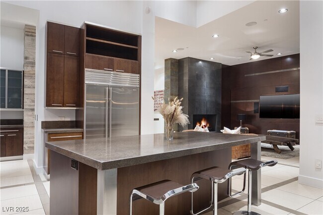 Building Photo - 1501 Foothills Village Dr