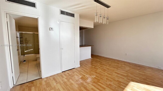 Building Photo - 2899 Collins Ave