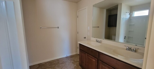 Building Photo - Upgraded Home - Granite Counters - Fenced ...