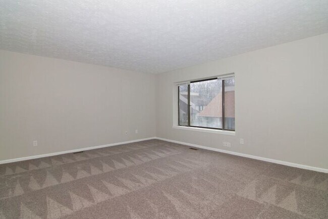 Building Photo - 2 Bedroom Condo