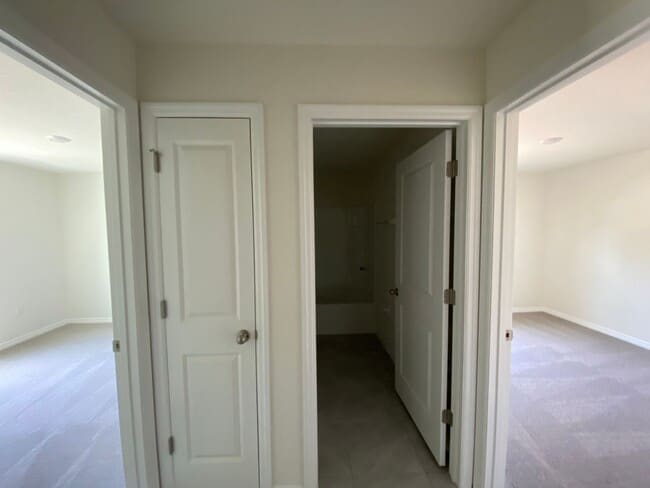 Building Photo - NOT AVAILABLE TO SHOW UNTIL MID APRIL Desirable Lake Diamond Subdivision 4/2/2 **Won't Last*