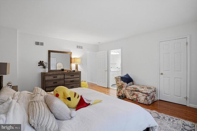 Building Photo - 102 Eaton Dr