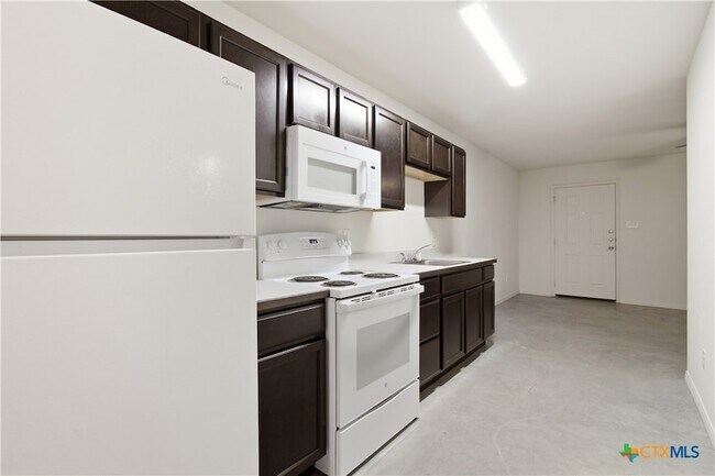 Building Photo - 912 S 6th St