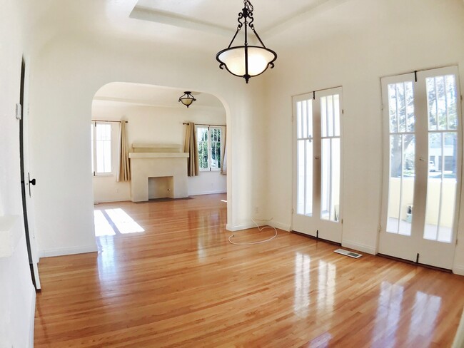 Building Photo - SFM Remodeled Home In Glendale with a Larg...