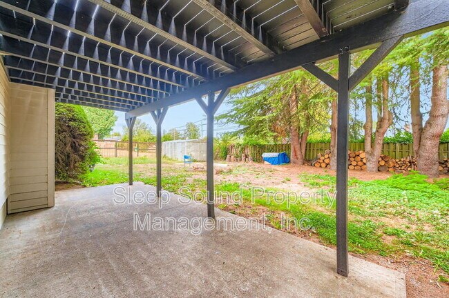 Building Photo - 4817 NE Holman St