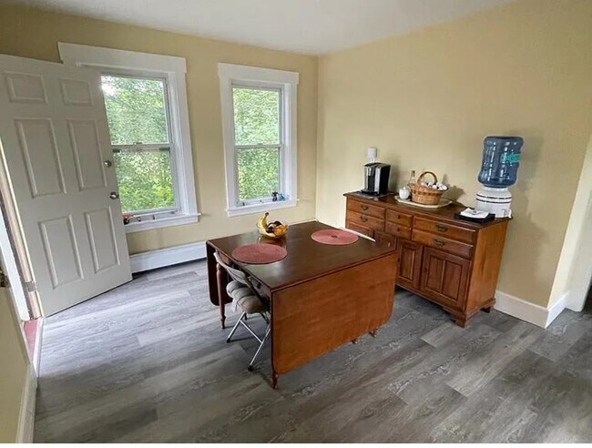 Building Photo - 39 Smith St