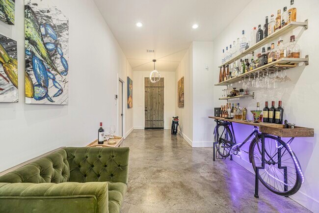 Building Photo - 475 Pinnacle
