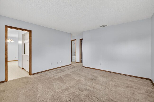 Building Photo - Spacious 2/2 in Leesburg Near Treadway Elementary – Bonus Room